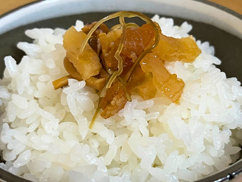 数の子ハリハリを盛り付けた実食シーン