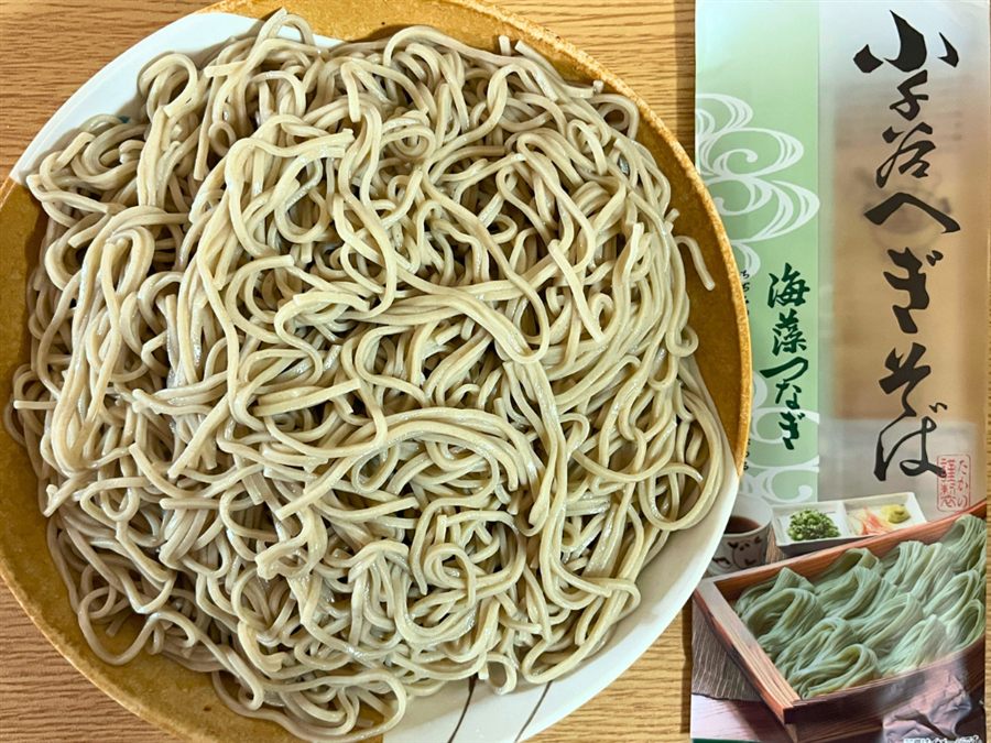 小千谷へぎそば（株式会社たかの）を茹でて盛り付けたところ