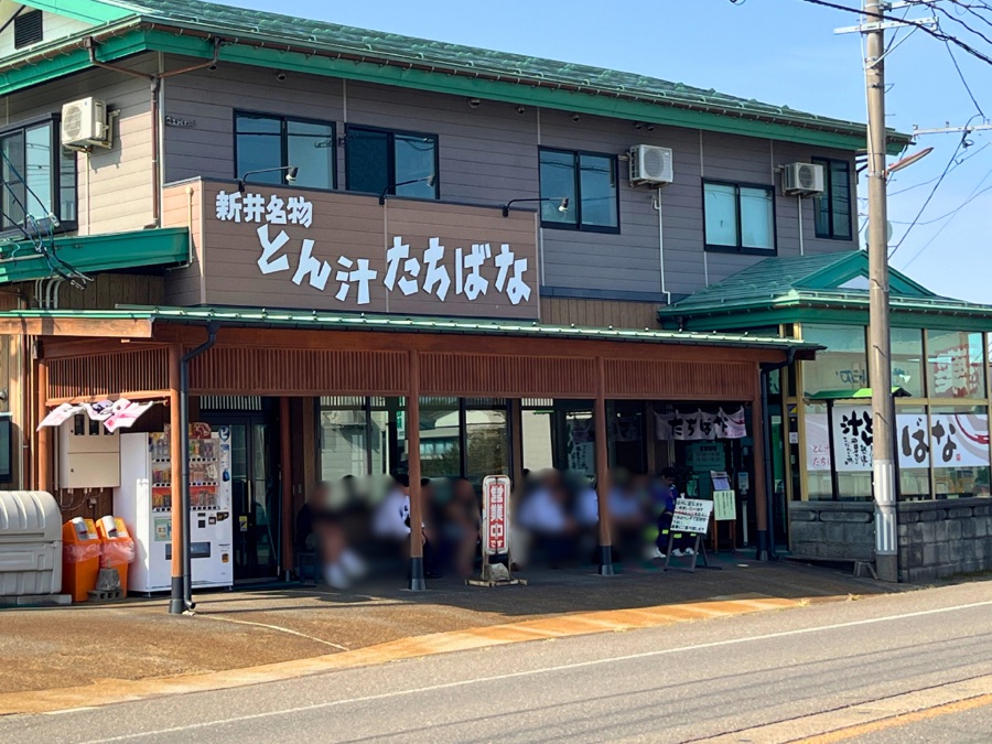 妙高市の「とん汁の店 たちばな」の外観